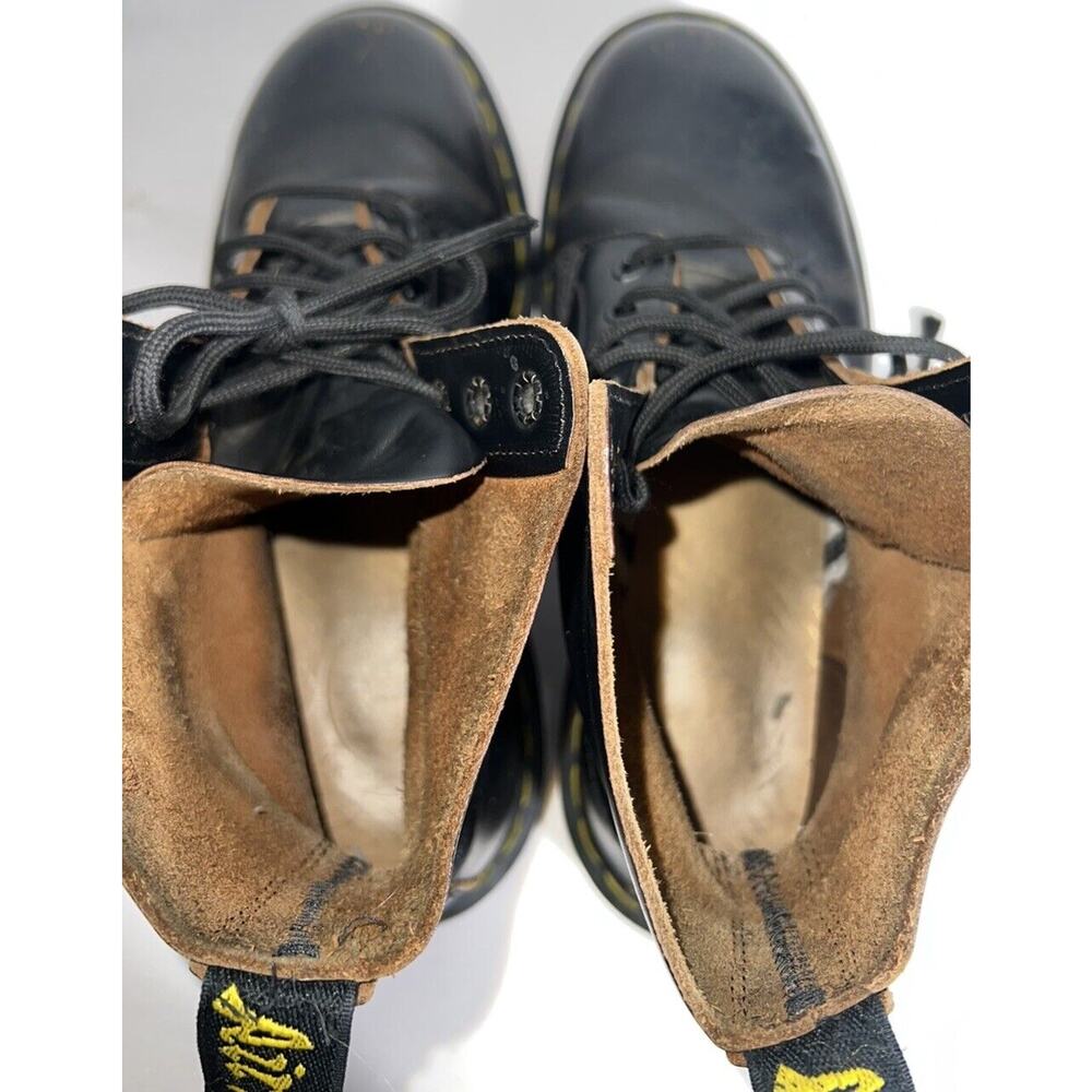 Dr. Martens MADE IN ENGLAND. Need new shoelaces, o/w in beautiful condition. - Picture 5 of 9